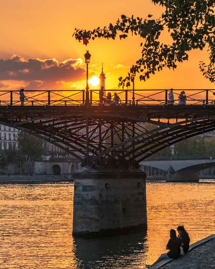 塞納河上的浪漫遊船巴黎 